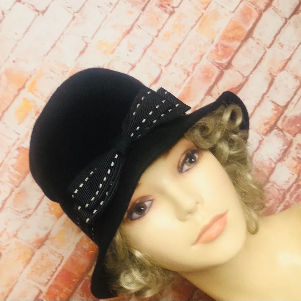 Vintage Luxor MCM Black Wool Felt Cloche Hat with Bow